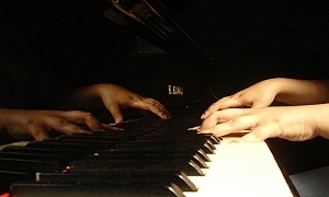 آموزشگاه موسیقی نسیم سحری-آموزش تخصصی پیانو به کودکان