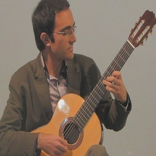 آموزش گیتار کلاسیک و سلفژ توسط حسین برزگر محمدی