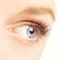 کرم برطرف کردن گودی زیر چشم