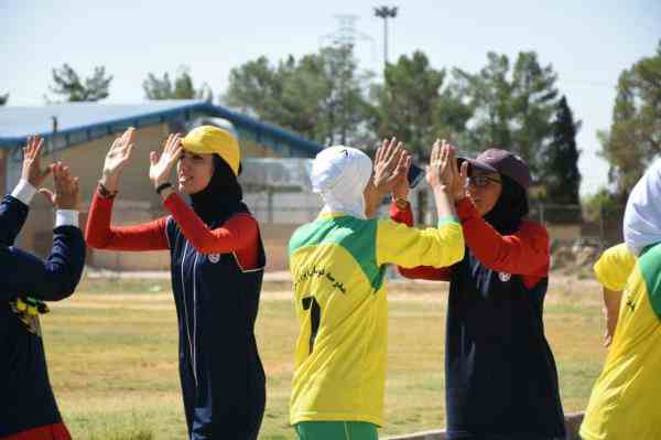 ثبت نام  فوتبال بانوان در مدرسه فوتبال دائمی ایراندخت آغاز شد (دختر ایرانی ) 