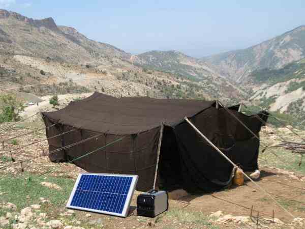 مولد قابل حمل برق خورشیدی