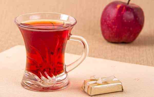 چای و دمنوش سیب و به اصفهان
