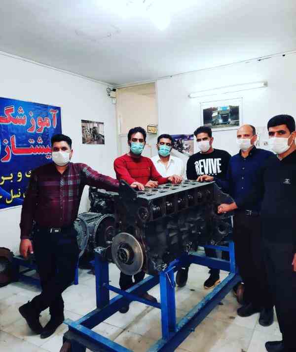 آموزشگاه فنی و حرفه ای پیشتازان صنعت خودرو اصفهان