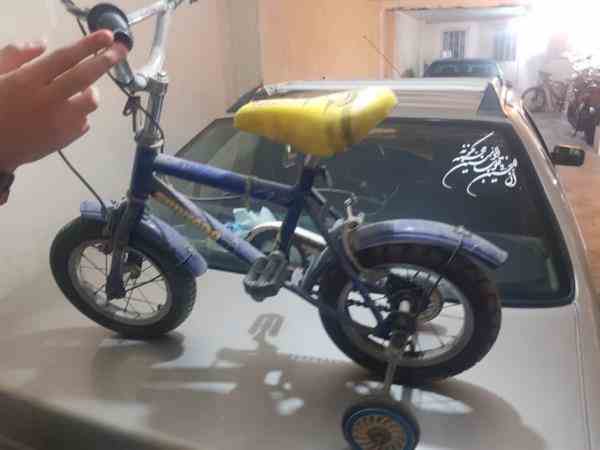 دوچرخه کودک آبی رنگ