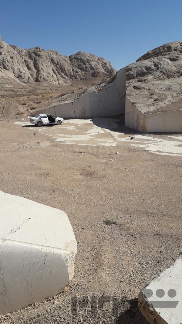 معدن مرمریت کرم پر طاووسی کوه سیاه جرقویه اصفهان