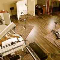 آموزش خصوصی و تضمینی موسیقی و آواز در منزل توسط خانم   تقدیم ادب و مهر آموزش خصوصی موسیقی توسط کارشناس خانم در منزل صد ...