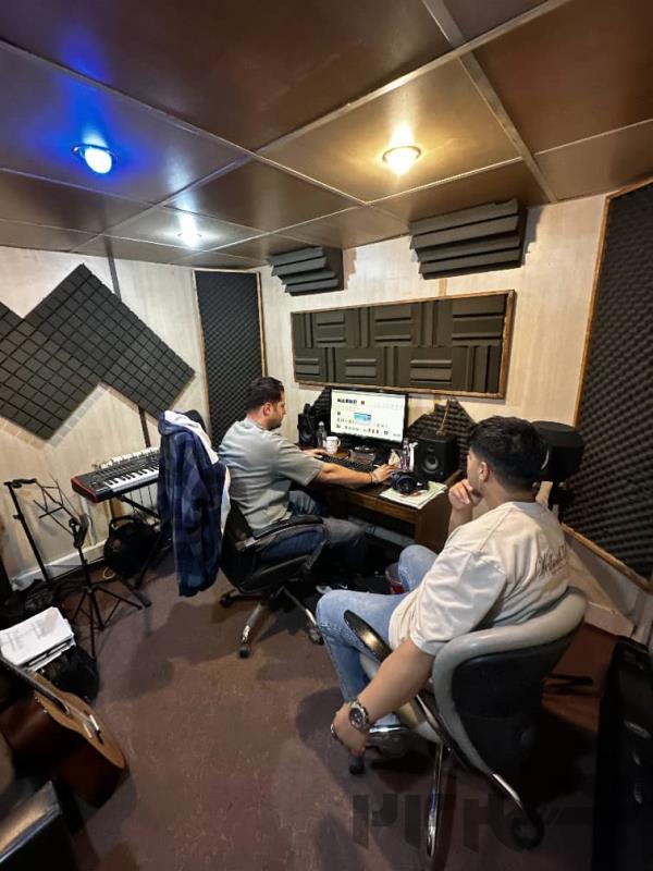 آموزشگاه موسیقی با نوایان