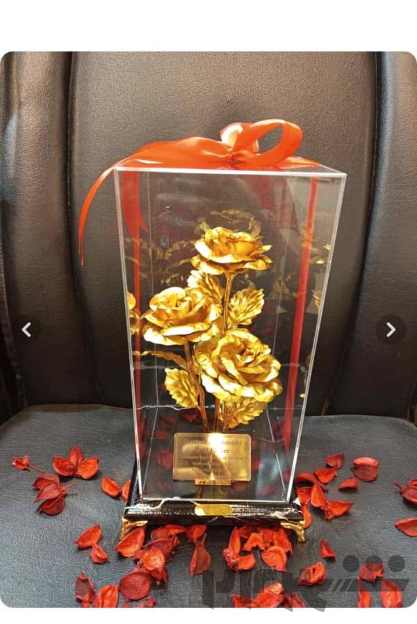 باکس گل رز طلایی سه شاخه مکعب سایز بزرگ 